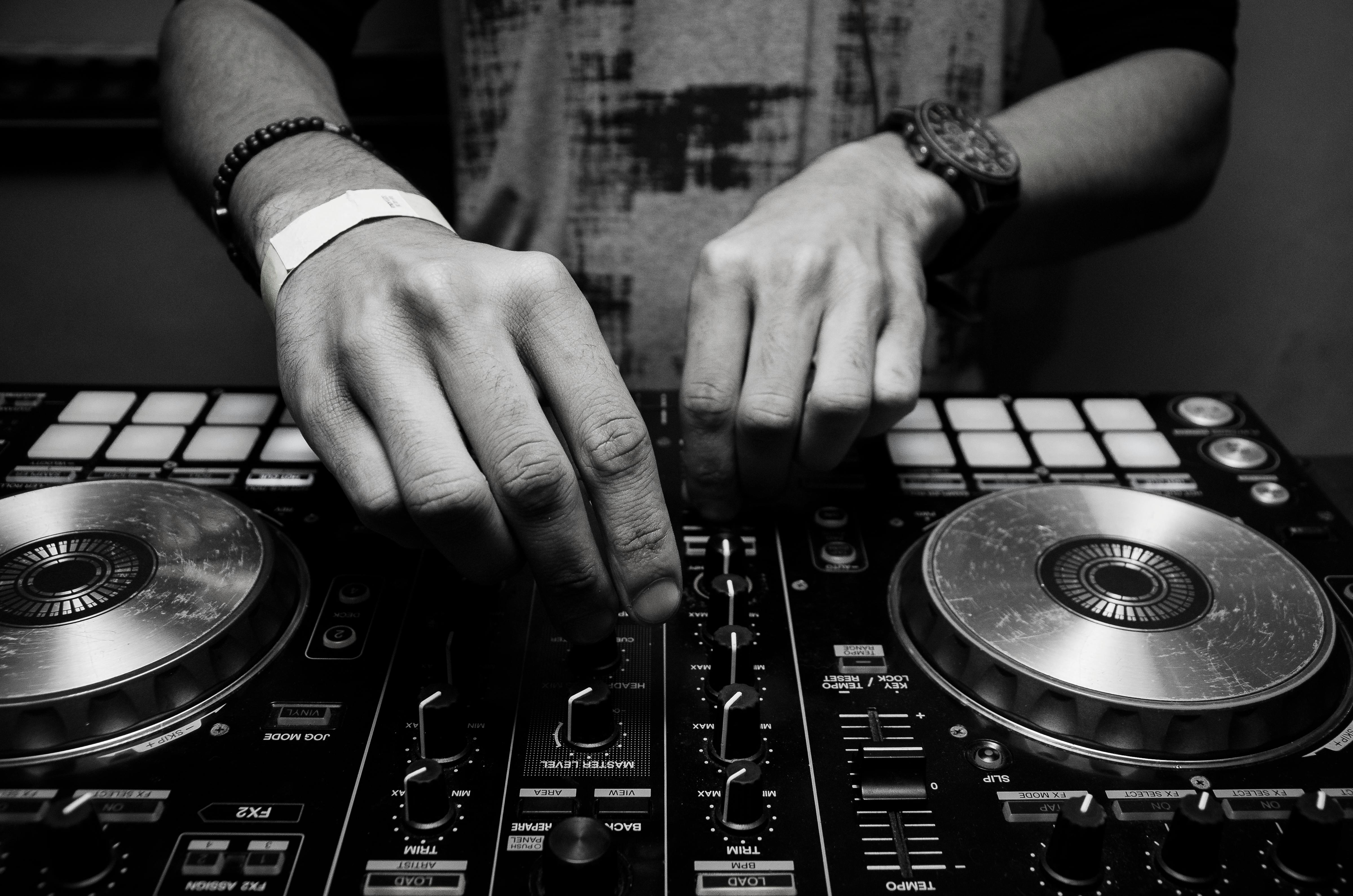 I am a dj
